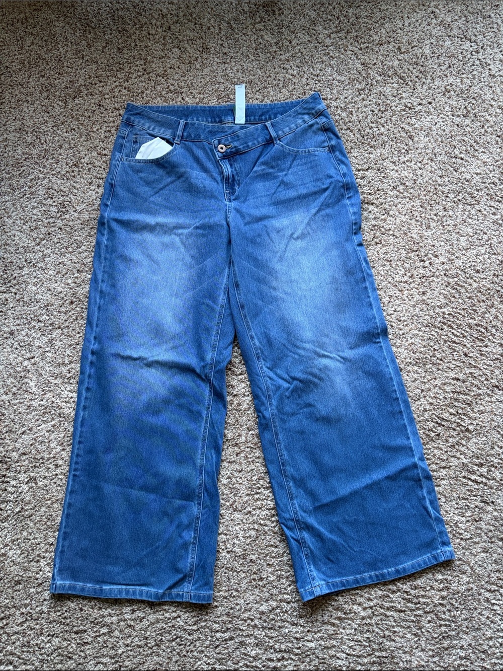 HALARA Wide-Leg Jeans in Medium Blue